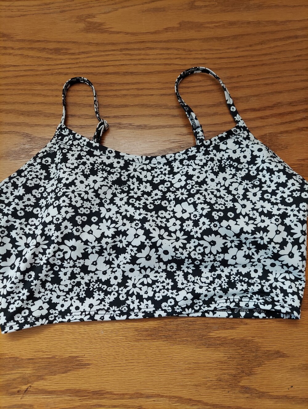 Victoria Secret PINK Active Top Sz Medium Built In Bra Black Whiite Adjustable